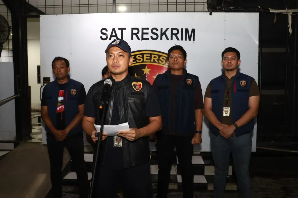 Polres Pelabuhan Tanjungperak Hadiahi Timah Panas Pelaku Jambret yang Sasar Wisatawan di Surabaya