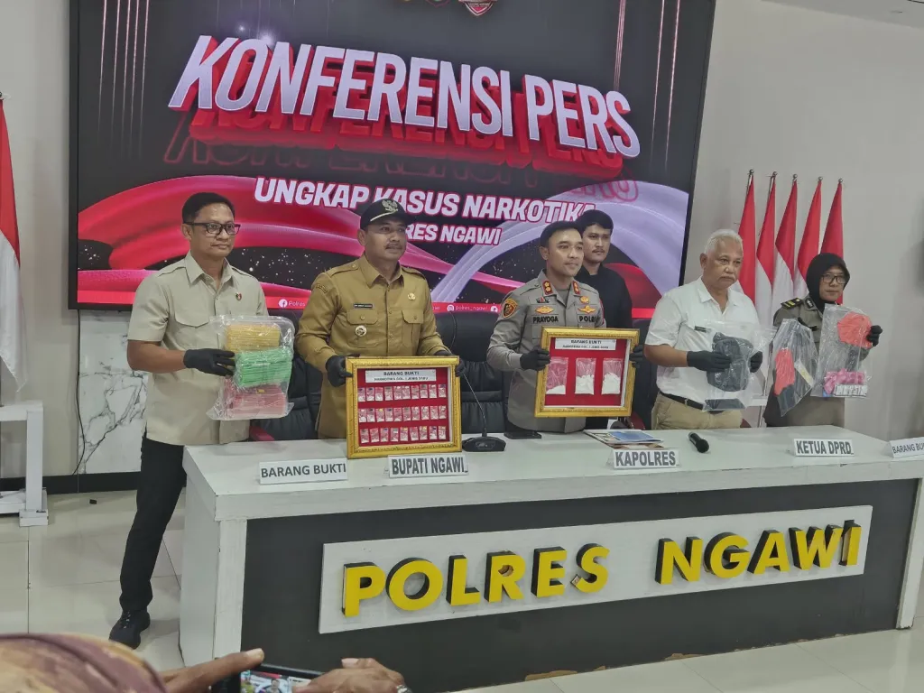 Laporan Masyarakat Melalui Call Center 110, Polres Ngawi Amankan Sabu 223,842 gram