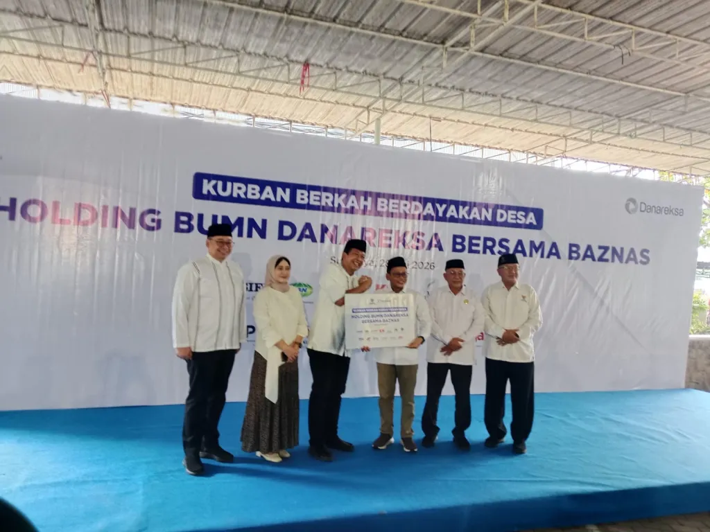Berdayakan Desa, Holding Danareksa Donasikan Belasan Sapi dan Kambing Kurban di Surabaya