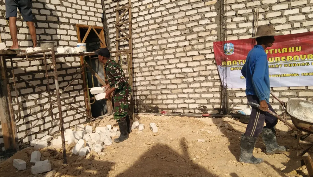 Sinergi TNI dan Rakyat, Koramil 0828/12 Robatal Sukseskan Program Rutilahu di Sampang