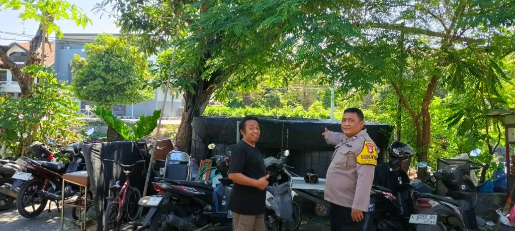 Bhabinkamtibmas Kejawan Putih Tambak Dukung Budidaya Lele Rumahan dan Ketahanan Pangan Warga