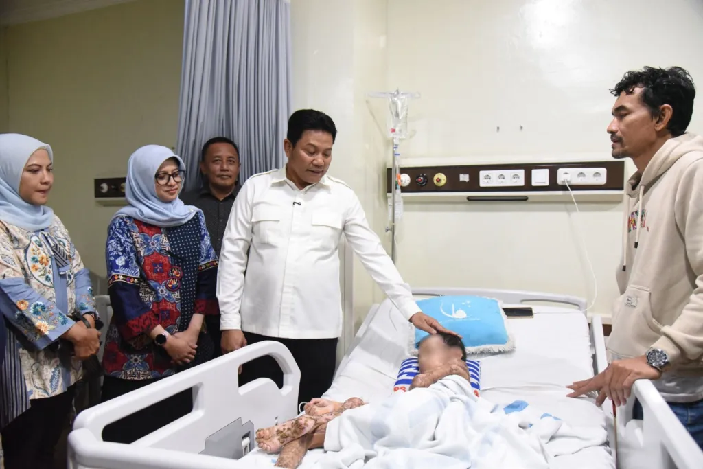 Bupati Pastikan Perawatan Intensif M. Izzan di RSUD R.T. Notopuro