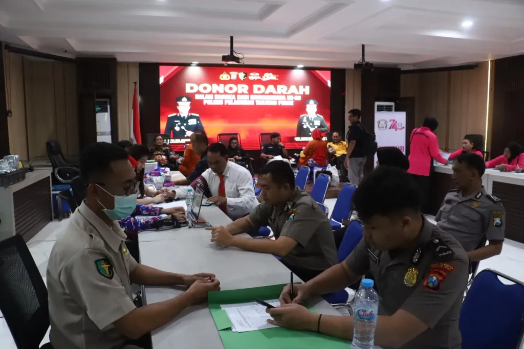 Sambut Hari Bhayangkara ke-80, Polres Pelabuhan Tanjung Perak Gelar Aksi Donor Darah, Kumpulkan 78 Kantong Darah. 