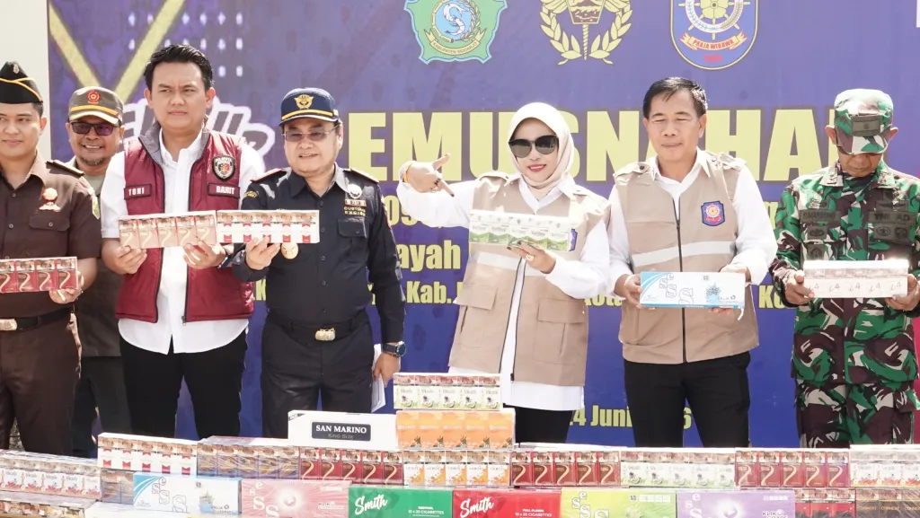 Pemusnahan 9 Juta Lebih Rokok Ilegal di SIHT Porong, Wabup Mimik Ajak  Perkuat Sinergi Pemberantasan BKC Ilegal