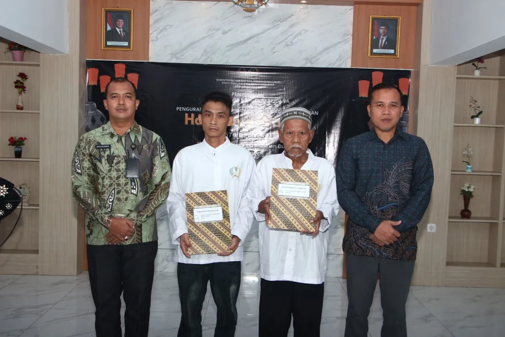 Hadirkan Harapan Baru, Lapas Kelas I Madiun Serahkan Remisi Khusus Waisak sebagai Bentuk Penghargaan Perubahan Perilaku