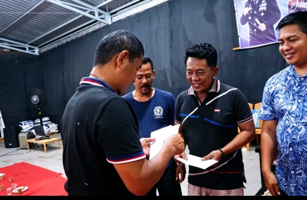 Lomba Domino HUT Bhayangkara ke-80 Polres Sampang: Pasangan H. Hasan dan Agus Keluar Sebagai Juara 1