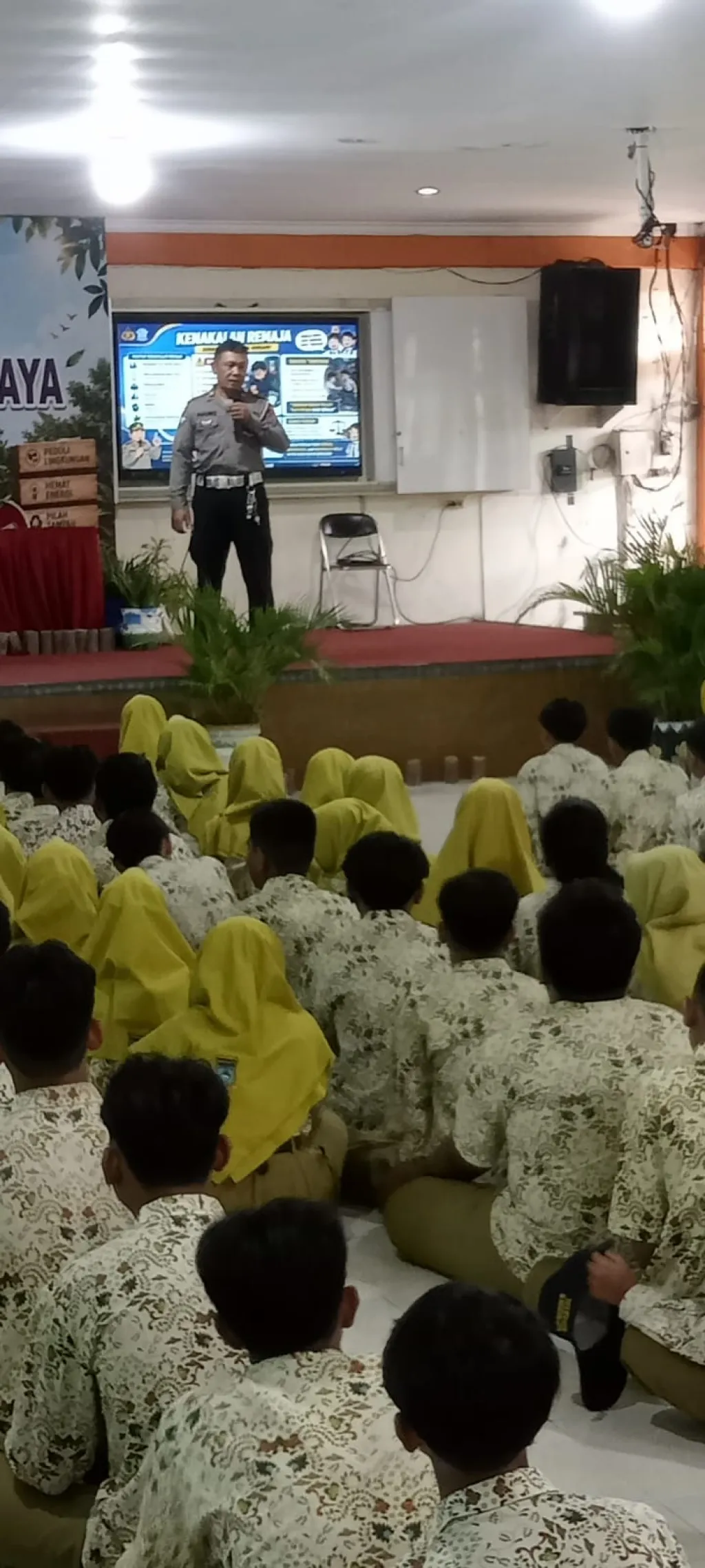 Polsek Semampir Bekali 270 Peserta MPLS SMPN 11 Surabaya dengan Edukasi Tertib Lalu Lintas dan Anti Narkoba