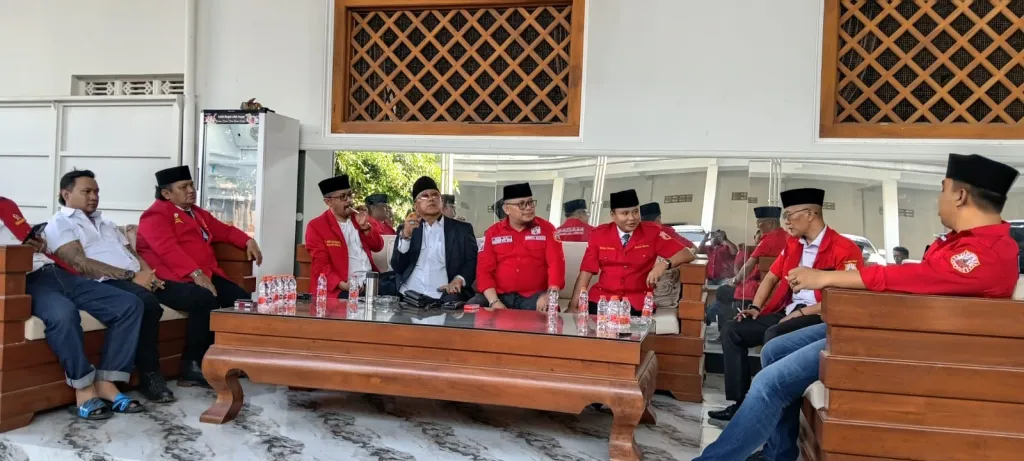 DPC Madas Sedarah Sampang Resmi Dilantik, Abah Samsul Arifin Tekankan Soliditas