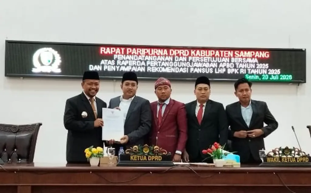 Caption Foto: Persetujuan Bersama Rancangan Peraturan Daerah (Raperda)