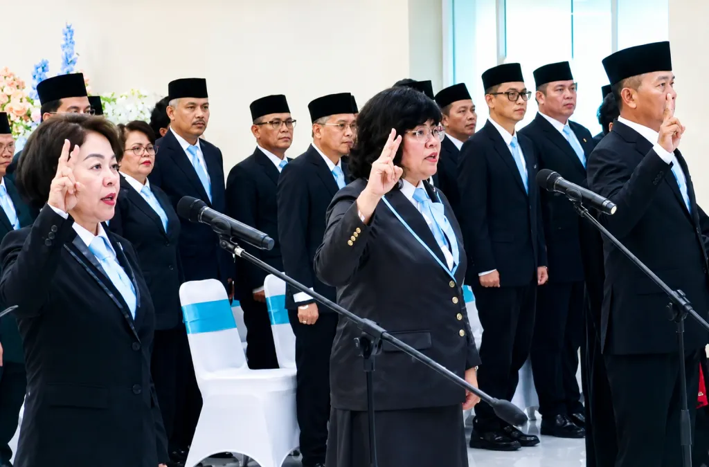 Gubernur Yulius Selvanus Perkuat Reformasi Birokrasi, Tiga Pejabat Eselon II Dilantik untuk Akselerasi Pelayanan Publik