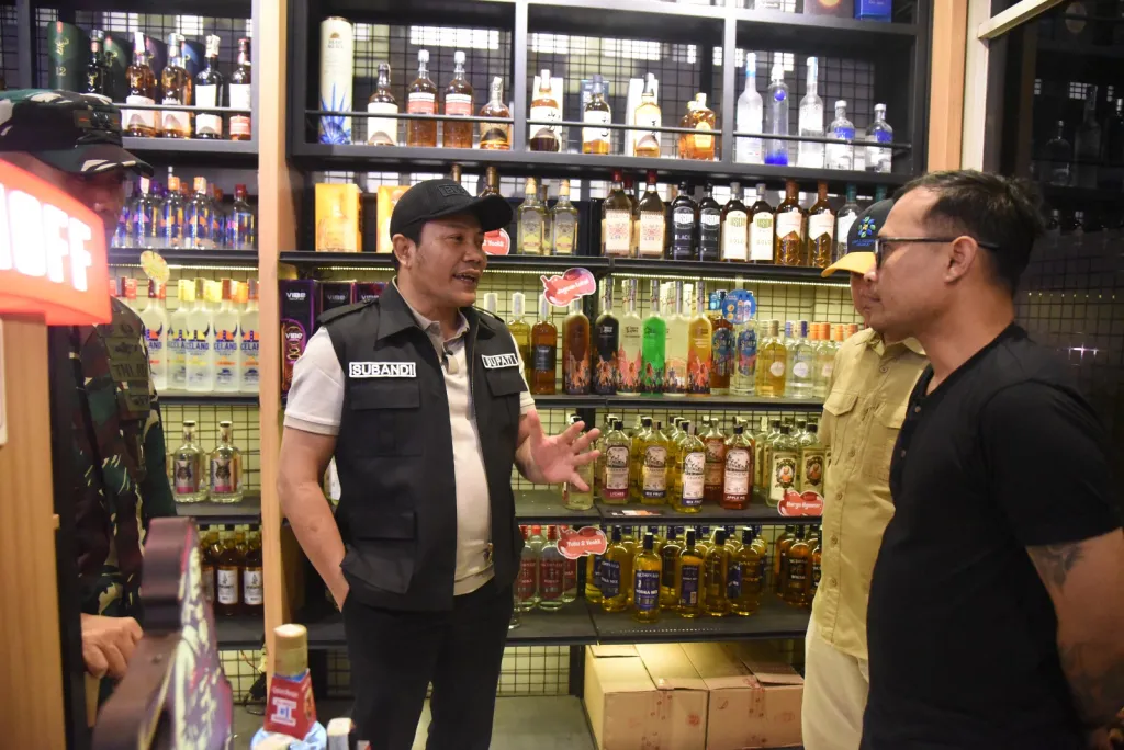 Bupati Tutup Tiga Toko Miras 