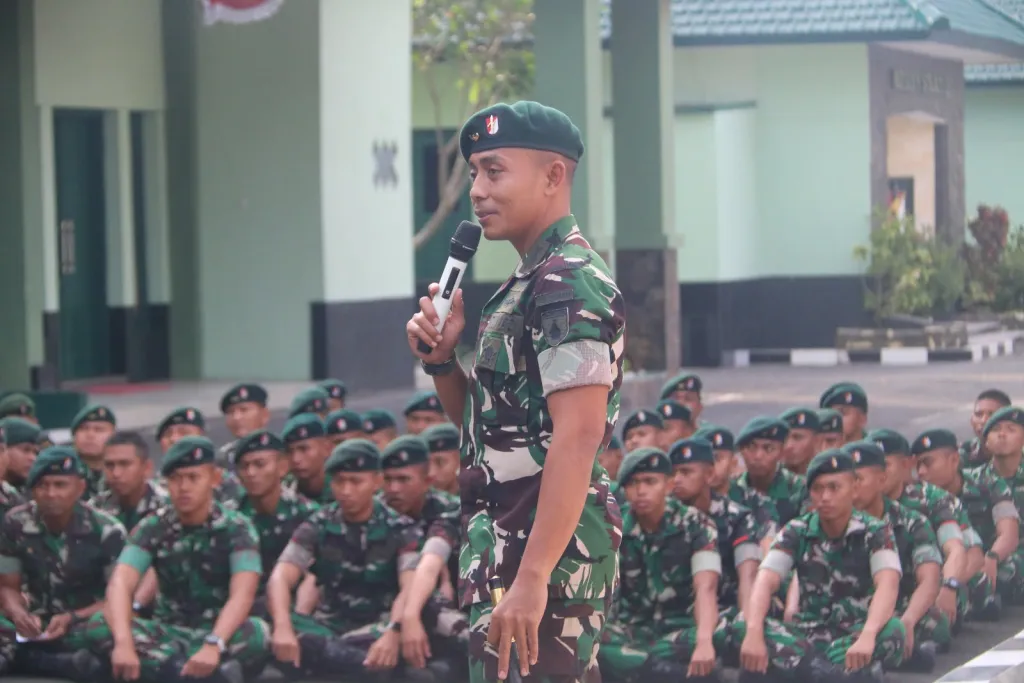 Letkol Inf Imam Adiyanto Beri Jam Komandan, Prajurit Yonif 500/Sikatan Diminta Perkuat Disiplin dan Soliditas