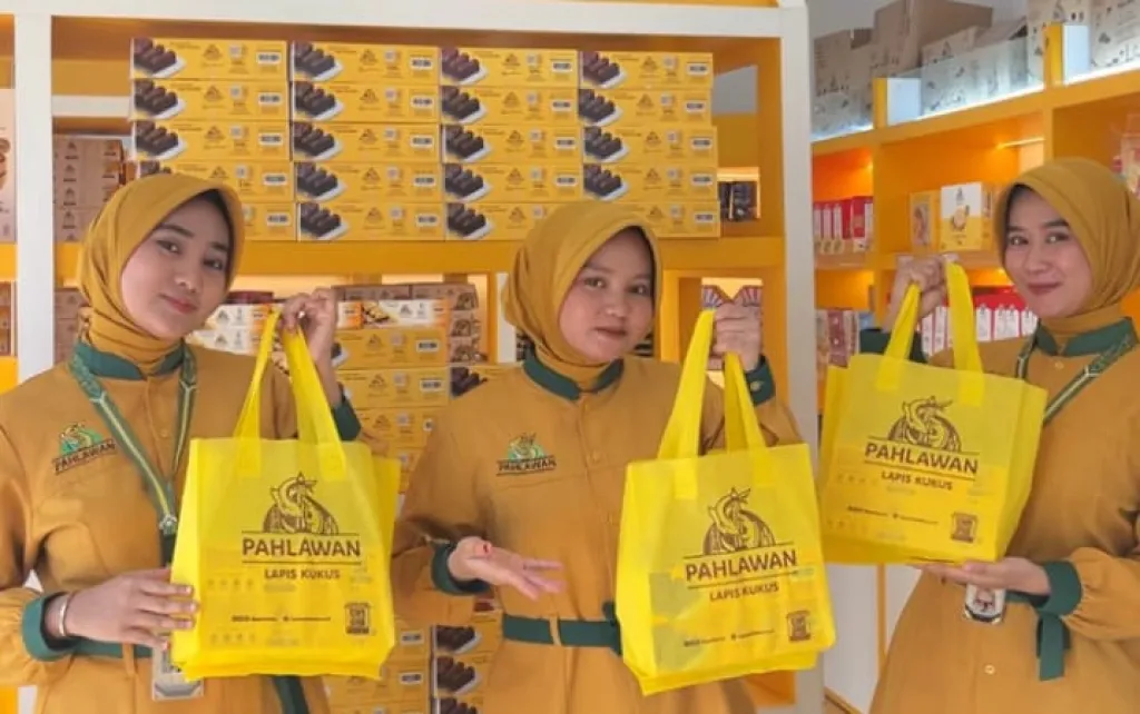 Spesial Anniversary, Lapis Kukus Pahlawan Cabang Sampang Gelar Promo Buy 1 Get 1