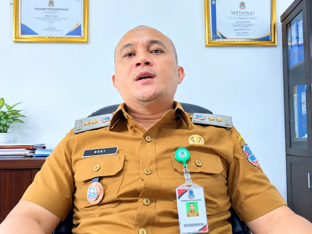 Lurah Batukota Boby Liow Kedepankan Pelayanan Cepat dan Humanis, Warga Beri Apresiasi