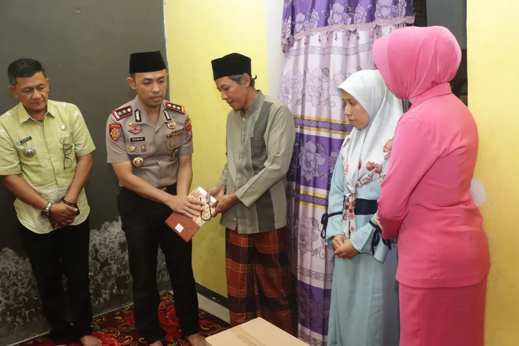 Kapolres Pasuruan Takziah ke Rumah Duka Korban Pembunuhan Prigen, Tegaskan Komitmen Penanganan Kasus Secara Adil