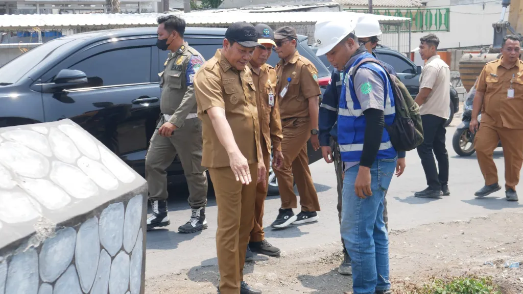 Bupati Subandi Sidak Betonisasi Jalan Gedangan–Betro,Minta Proyek  Dipercepat dan Normalisasi Sungai Dilakukan Terpadu