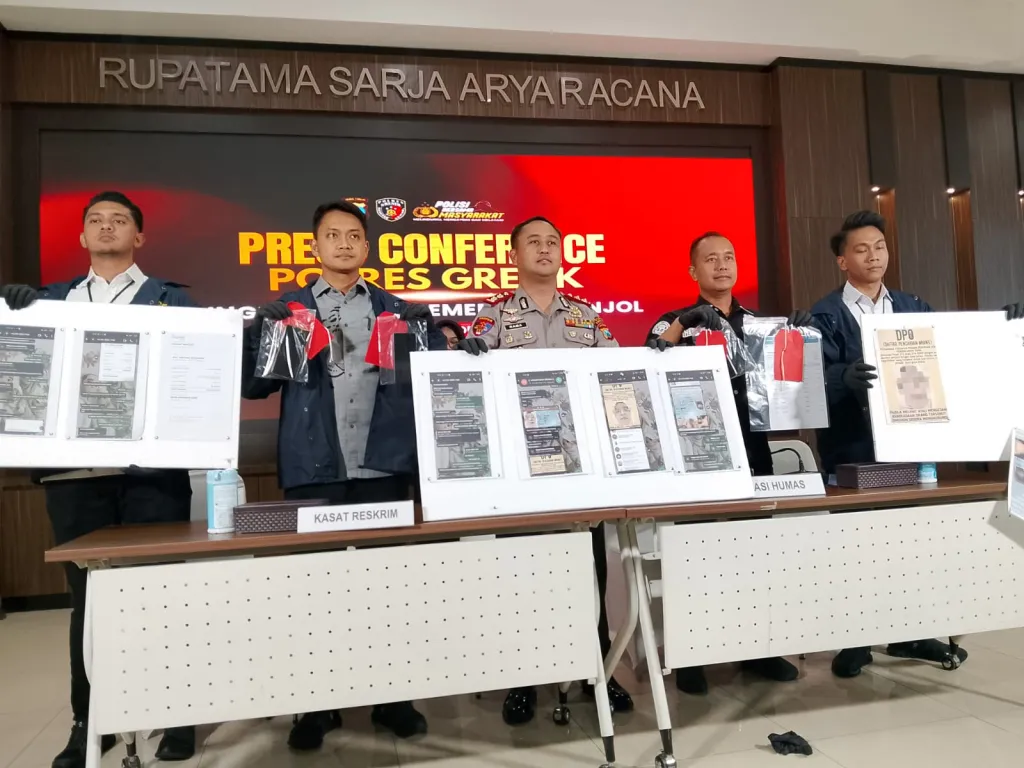 Polres Gresik Bongkar Pemerasan Berkedok Pinjol Fiktif, Uang Korban Rp4,5 Juta Dikembalikan