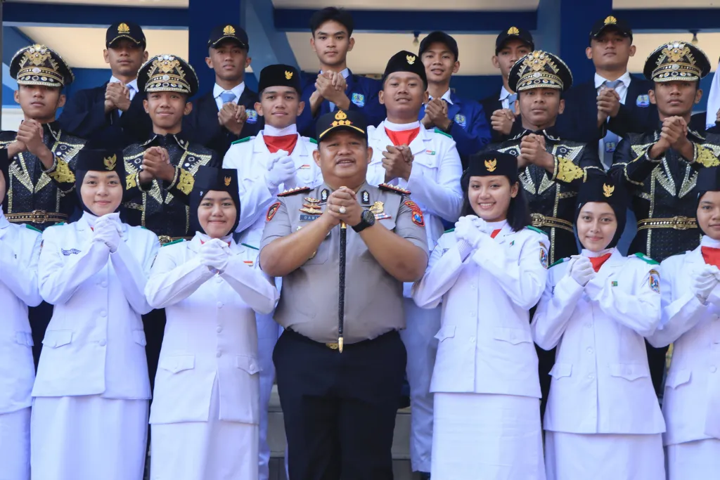 Kapolresta Tuban Jadi Pembina Upacara di SMAN 1 Tuban, Ajak Siswa Jauhi Bullying dan Narkoba