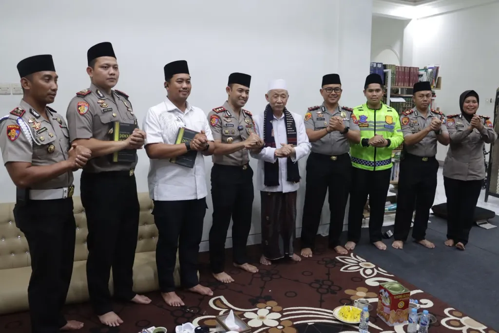 Kapolres Pasuruan Hadiri Pengajian Senenan di Ponpes Ngalah, Ajak Masyarakat Jaga Kamtibmas