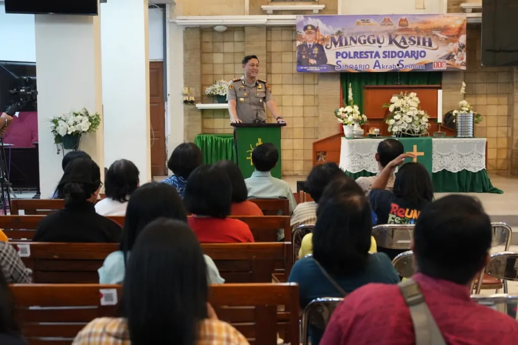 Minggu Kasih Polresta Sidoarjo: Rajut Kehangatan Bersama Jemaat Gereja Demi Kamtibmas Kondusif