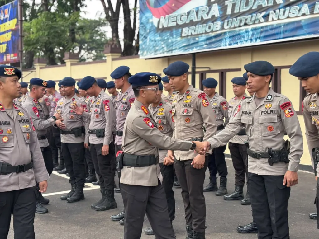 Polri Terjunkan 200 Personel Brimob dan 10 Personel Bareskrim Tangani Karhutla di Kalimantan