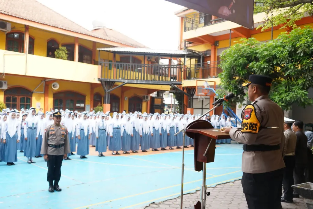 POLINDIK : Polres Kediri Perkuat Pendidikan Karakter Pelajar Cegah Hoaks dan Kenakalan Remaja