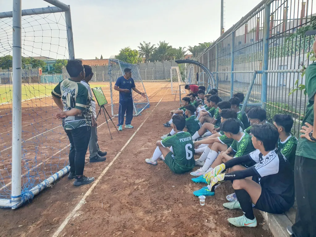 Persesa Sampang Gelar Uji Coba Latihan Lawan Perseba Bangkalan Matangkan Persiapan Liga 4 Jatim