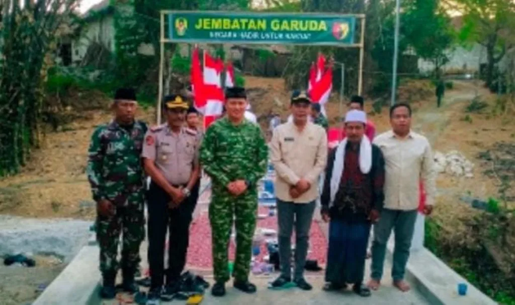 Wujud Kemanunggalan TNI-Rakyat, Kodim 0828/Sampang Resmikan Jembatan Perintis Garuda