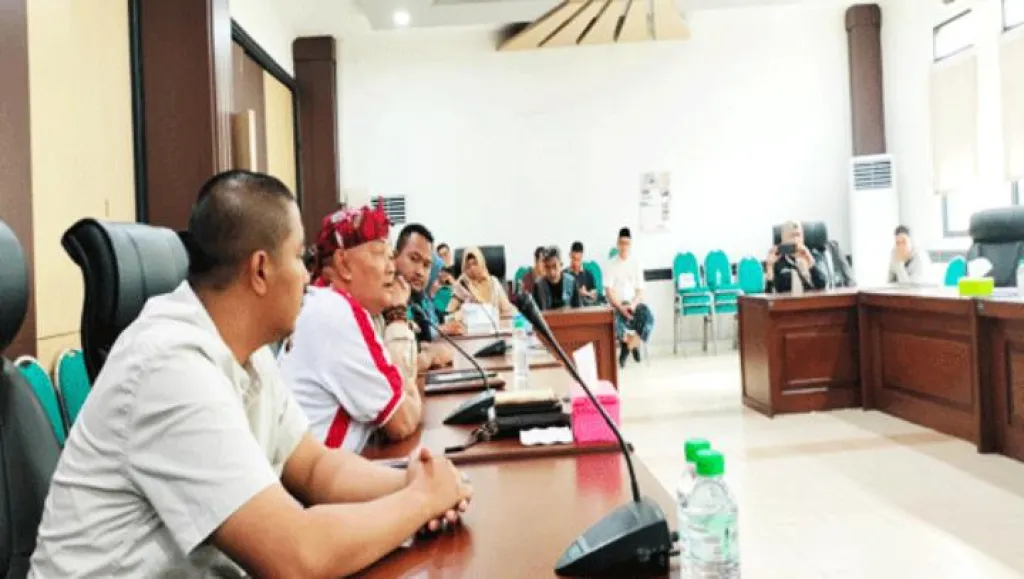 Minim Kehadiran Perusahaan, Audiensi Kerusakan Jalan Puntir-Ngembal di DPRD Pasuruan Berujung Buntu