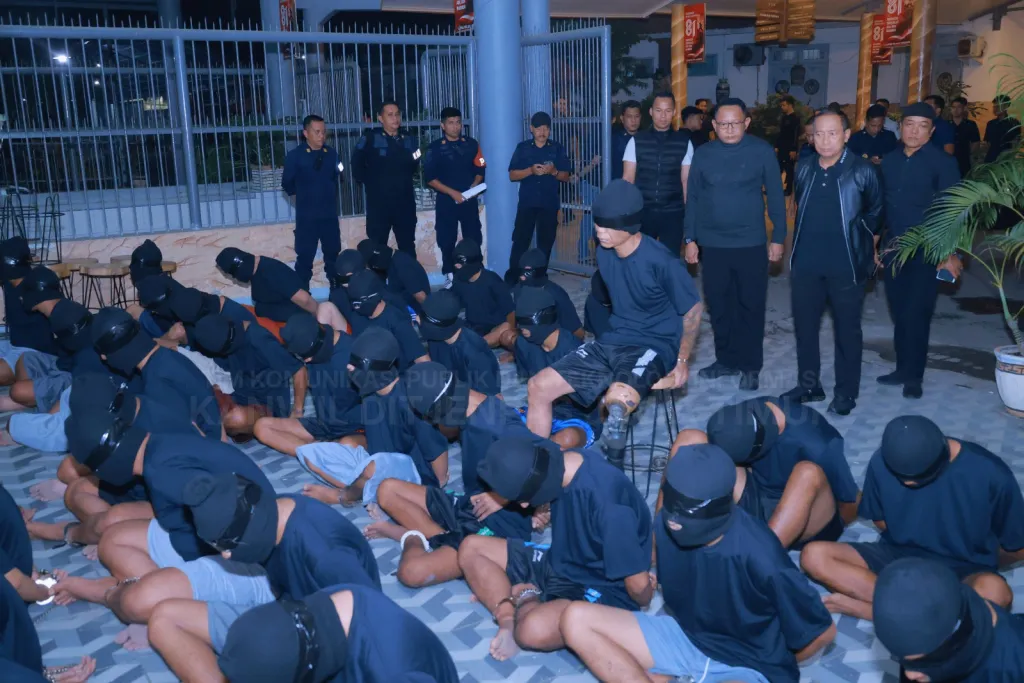 Kanwil Ditjenpas Jatim Pindahkan 45 Warga Binaan Risiko Tinggi ke Nusakambangan