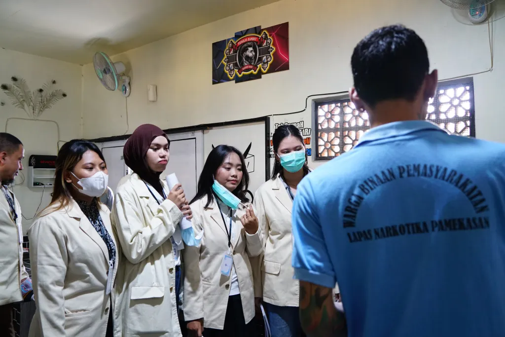 Intip Langsung Kehidupan di Balik Jeruji, 25 Mahasiswa Hukum Kunjungi Lapas Narkotika Pamekasan