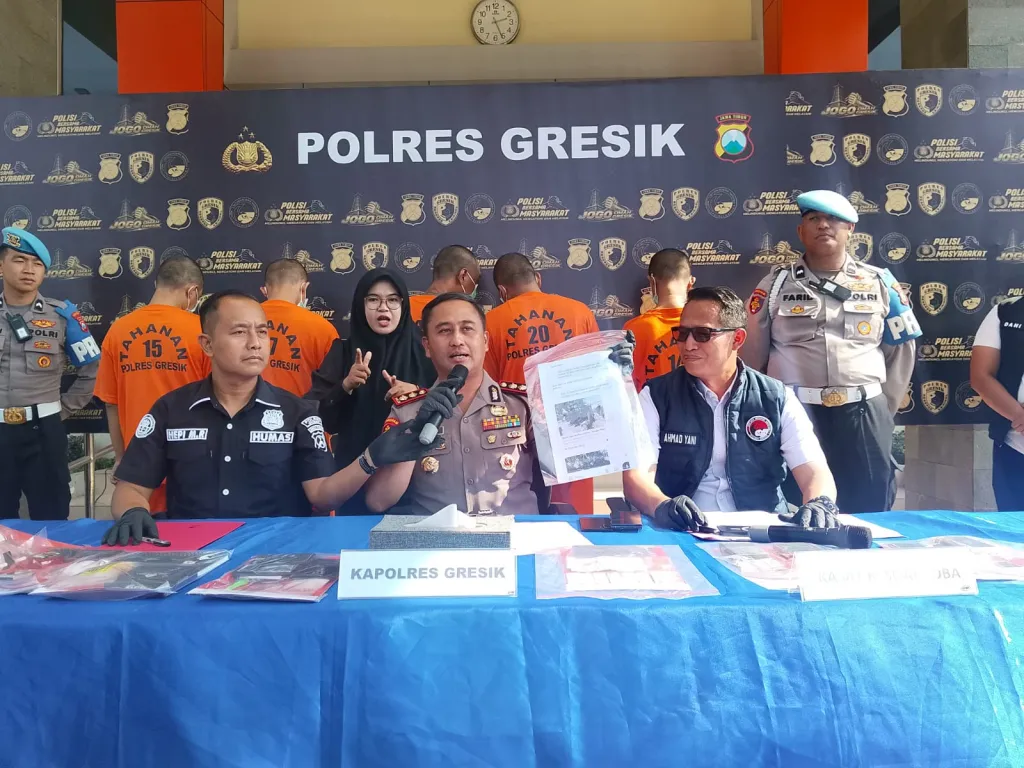 Polres Gresik Ungkap Peredaran Sabu di Menganti, 12 Orang Diamankan