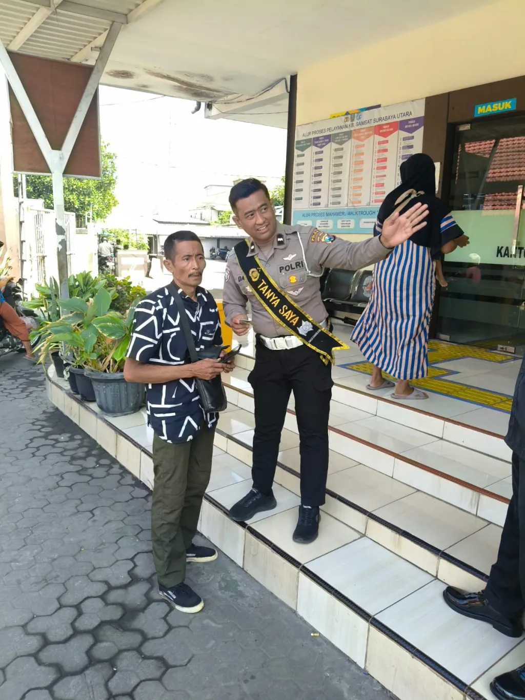 Samsat Surabaya Utara Kedepankan Pelayanan Prima, Polisi Hadir Lebih Dekat dengan Masyarakat