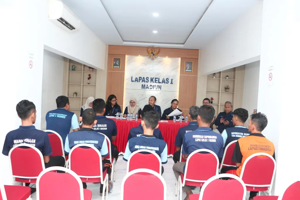 Hakim WASMAT PN Kabupaten Madiun Laksanakan Pengawasan terhadap 10 Warga Binaan Lapas Kelas I Madiun