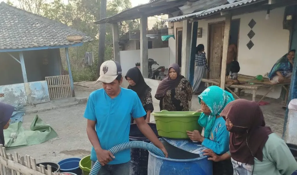 Gandeng Berbagai Pihak, Forum Sampang Sehat Salurkan 185 Tangki Air Bersih ke Wilayah Terdampak Kekeringan
