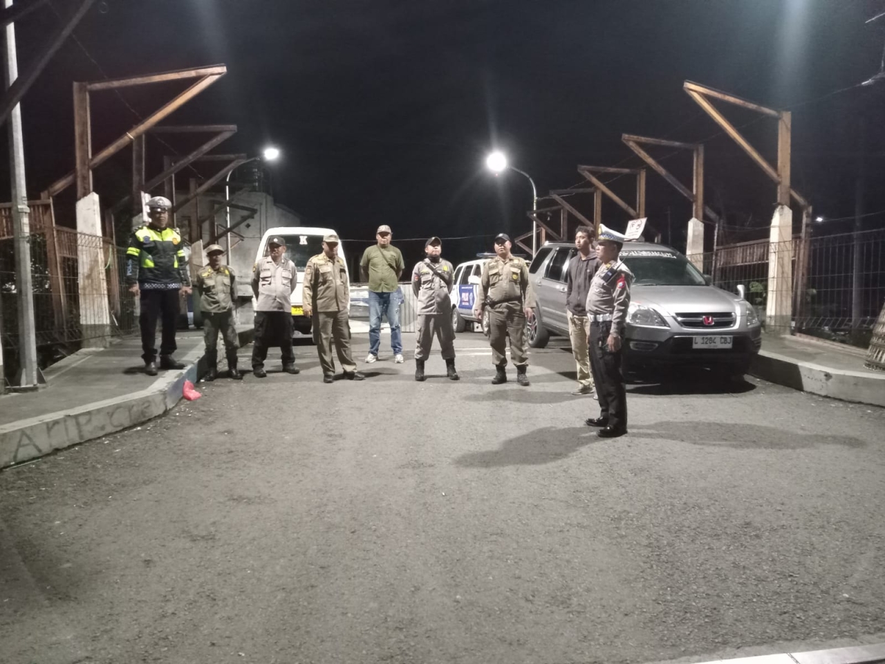 Wani!! Jogo Semampir Aman, Polisi, Satpol PP dan Warga Bersatu Jaga Kamtibmas