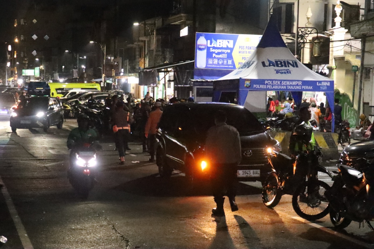 Awal Tahun Tancap Gas, Polres Tanjung Perak Bersama TNI Patroli Cipta Kondisi, Jamin Keamanan Warga