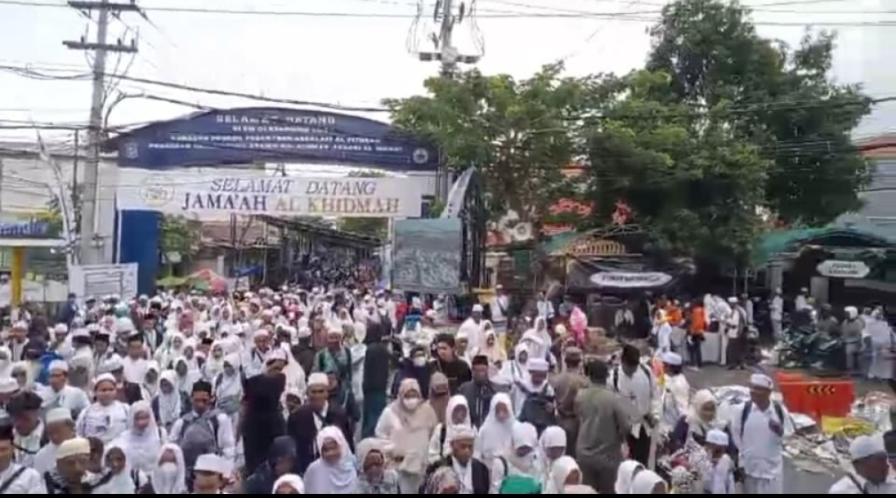 Berbusana Putih Haul Akbar Al Fitrah Kedingding Surabaya, Selain Jemaah Indonesia, Mesir dan Malaysia juga Hadir
