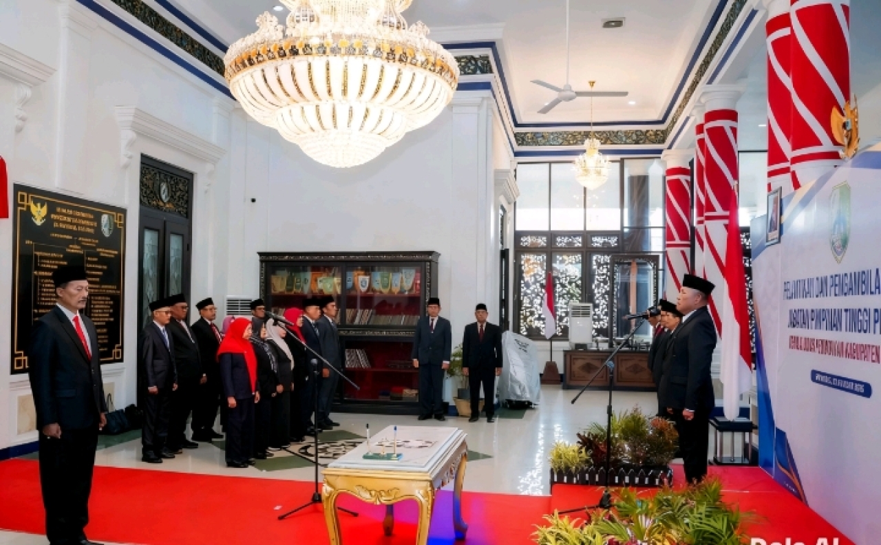 Foto: Nor Alam Resmi Jabat Kadisdik Sampang, Bupati Tekankan Integritas dan Pembenahan Total Pendidikan