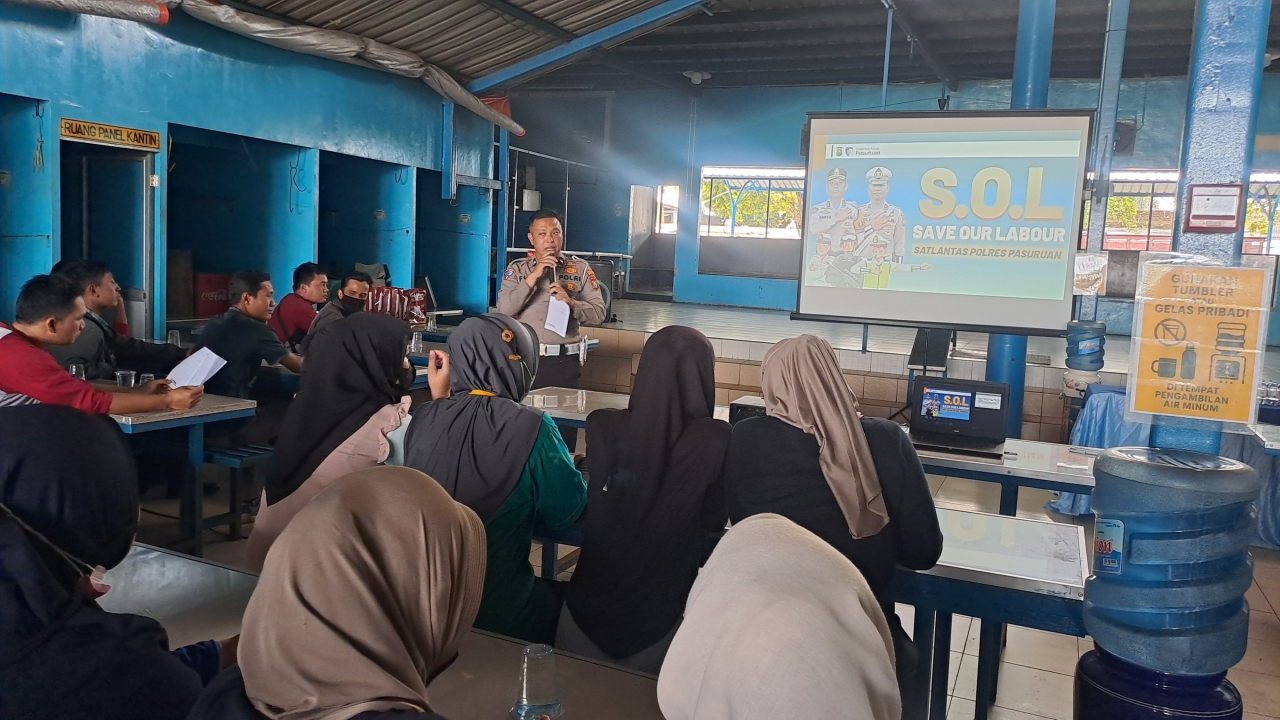 Tekan Angka Kecelakaan Jelang Mudik 2026, Satlantas Polres Pasuruan Gelar Safety Riding di PT Mega Marin Pride