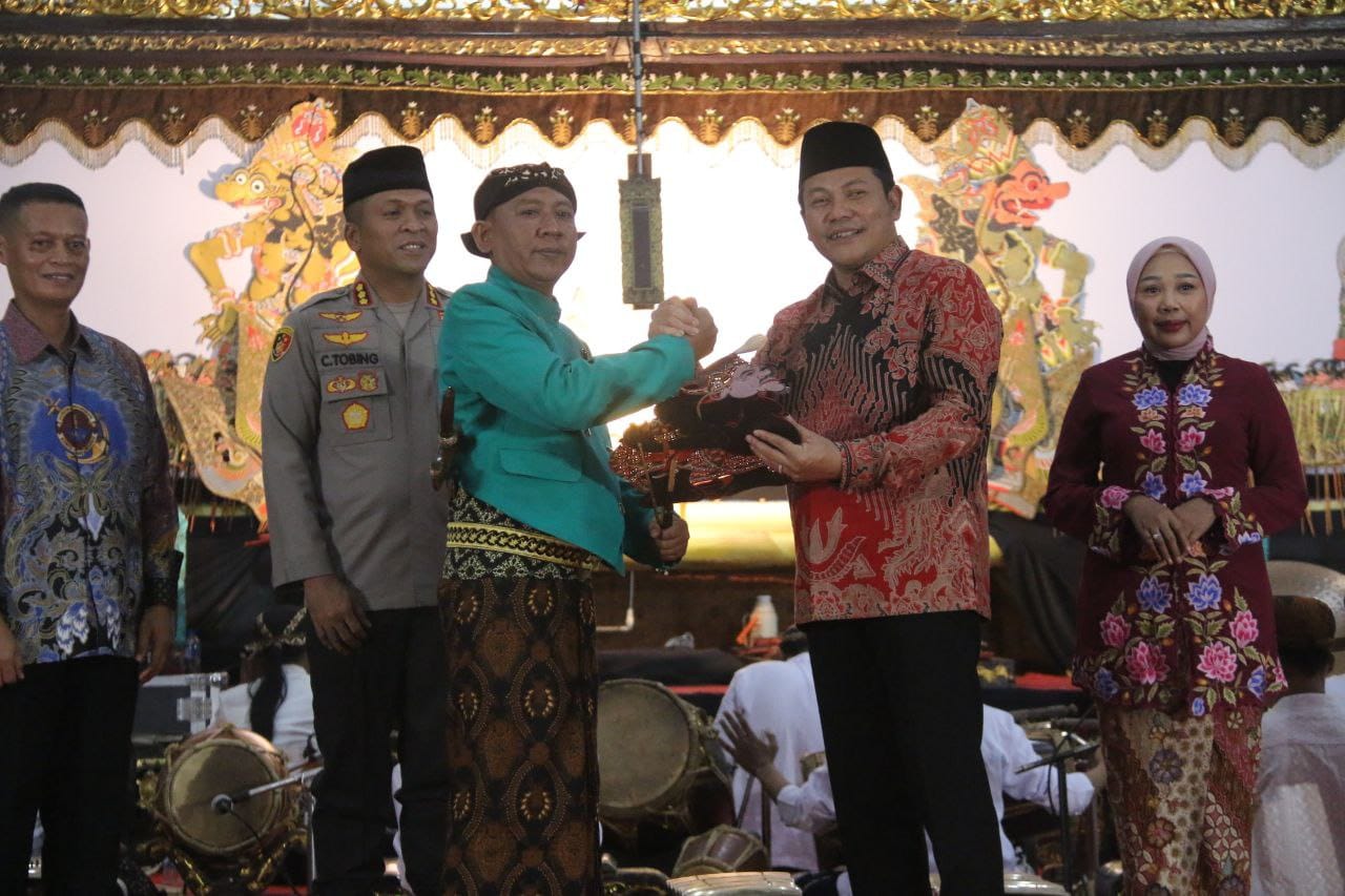 Lakon 'Semar Mbangun Kayangan' Semarakkan Pagelaran Wayang Kulit Dalam Rangkaian Harjasda ke 167