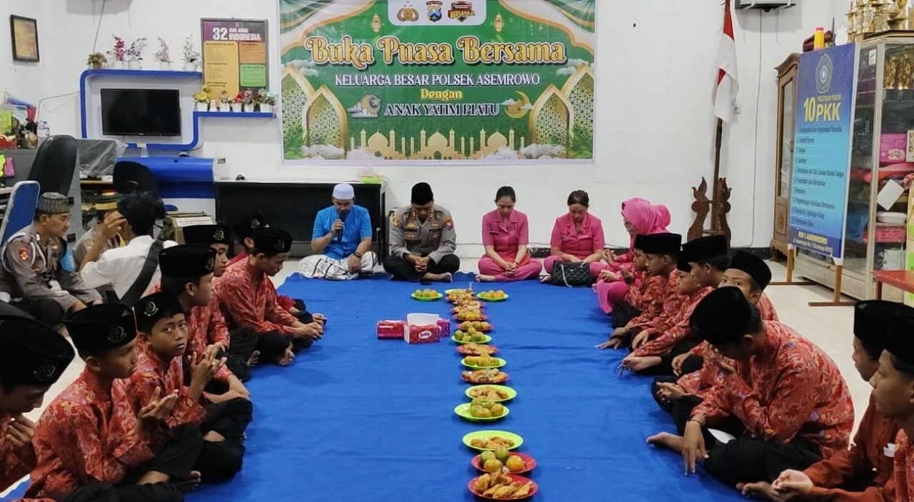 Ramadan Penuh Berkah di Surabaya: Polsek Asemrowo Pererat Silaturahmi Lewat Takjil dan Santunan Anak Yatim