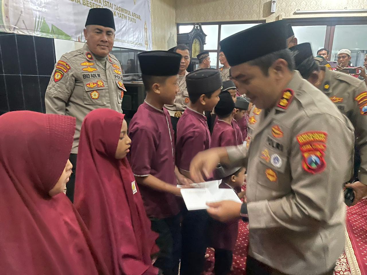 Polres Pelabuhan Tanjung Perak Merajut Bersama Insan Pers dan Santuni Anak Yatim di Bulan Ramadan