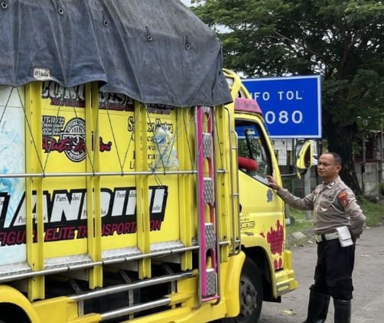 Cegah Kecelakaan Fatal, Polsek Sukomanunggal Tindak Tegas Truk ODOL