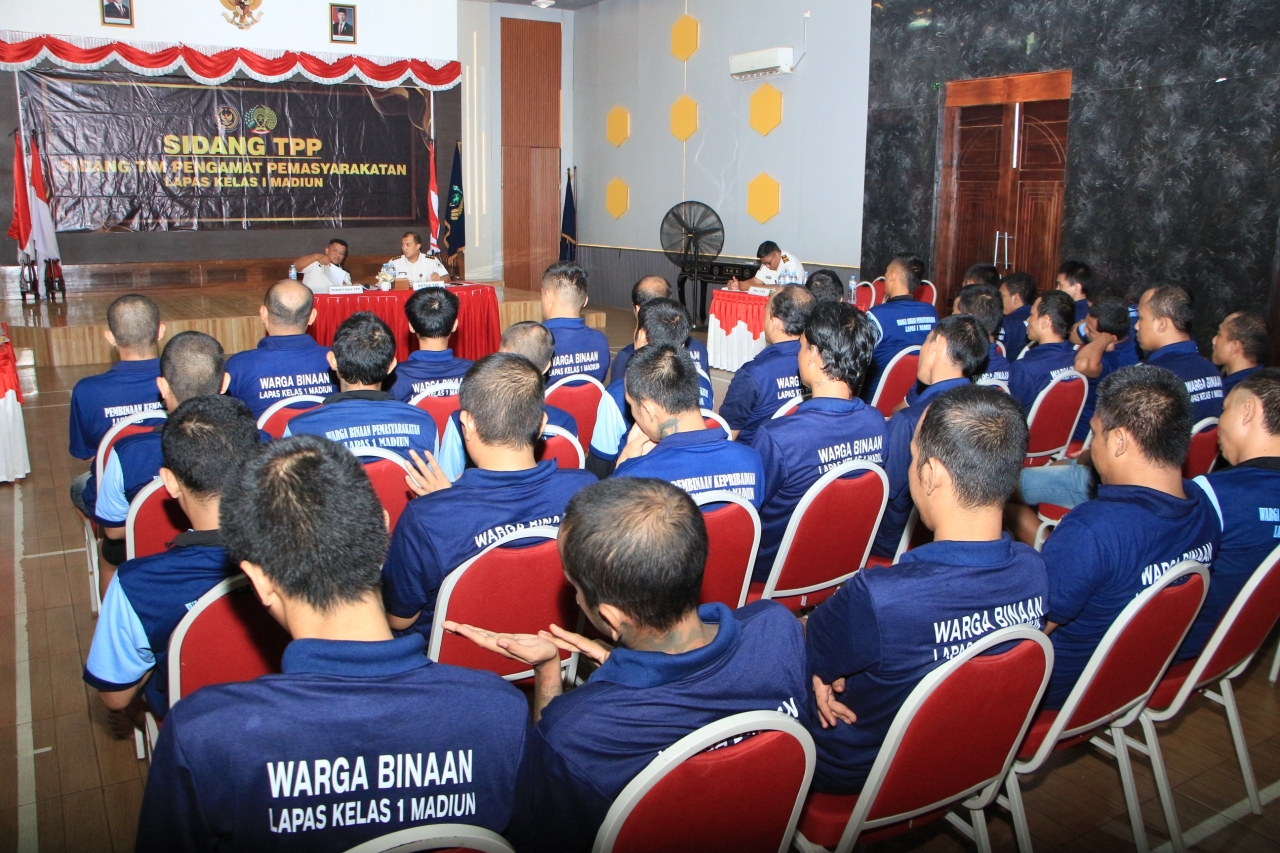 Tegakkan Disiplin, Lapas I Madiun Gelar Sidang TPP bagi Warga Binaan Pelanggar Tata Tertib