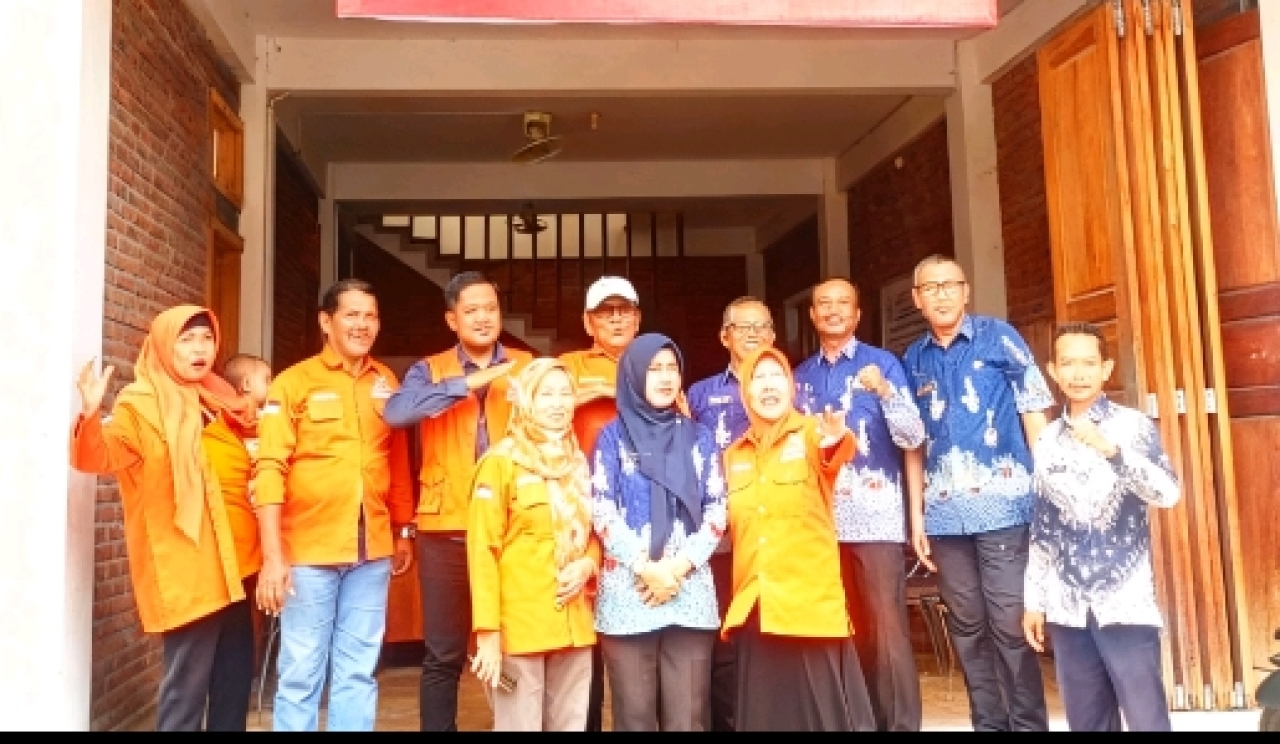 Caption Foto: Bakesbangpol Sampang Verifikasi Faktual Kantor DPD Partai Gerakan Rakyat