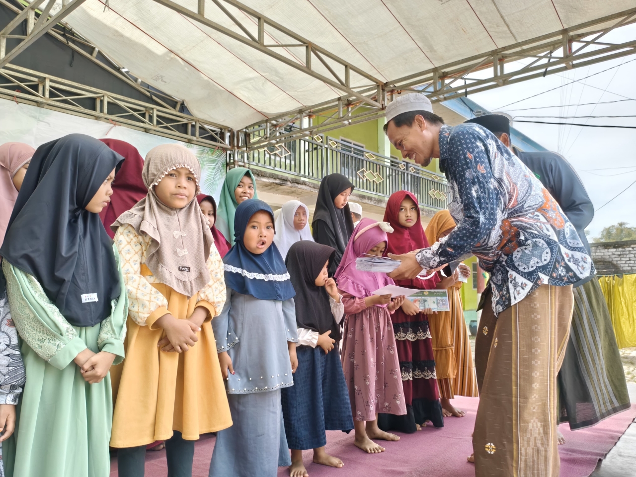 Pondok Pesantren Masyaul Ulum Congkop Gelar Kepedulian Sosial Santuni 70 Anak Yatim di Akhir Ramadan 1447 H