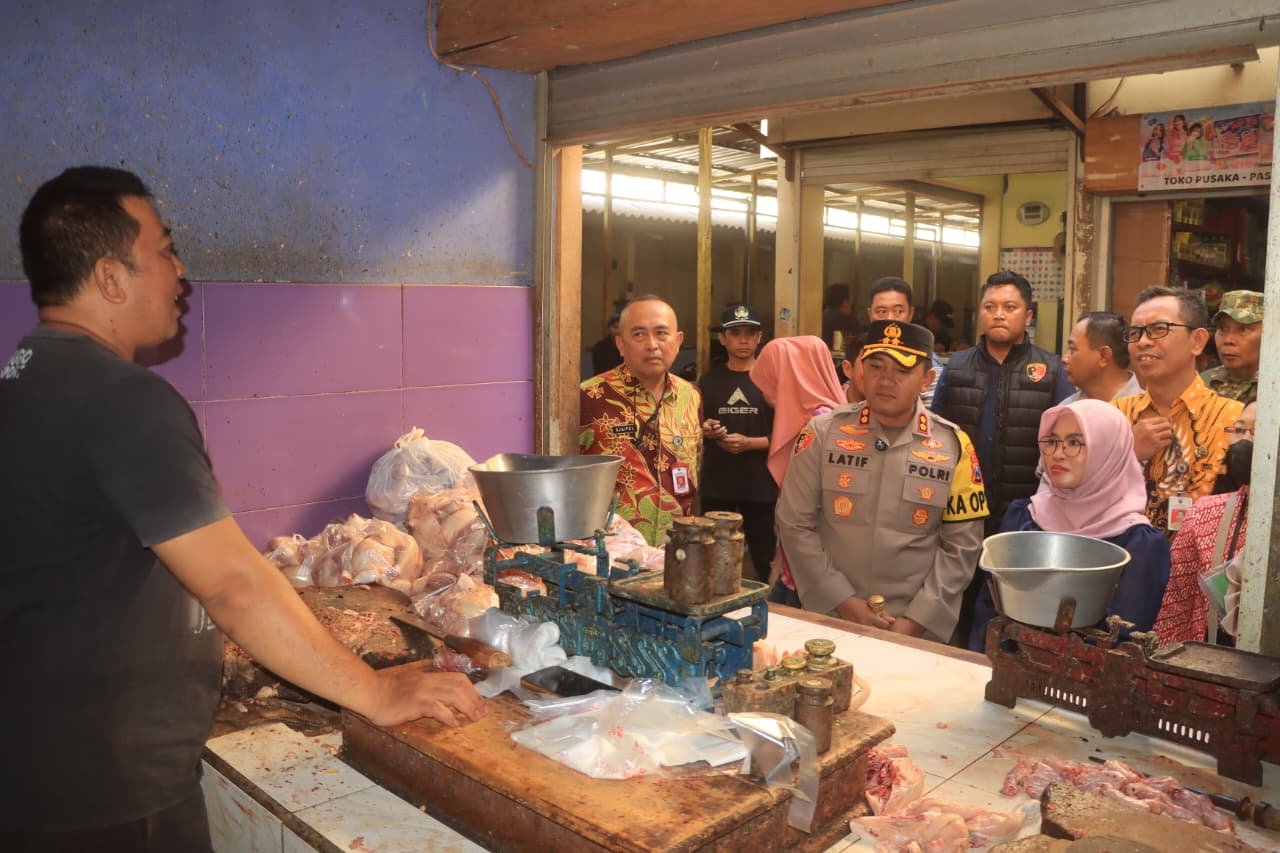 Jelang Idul Fitri Kapolres Probolinggo Cek Harga dan Ketersediaan Bahan Pangan