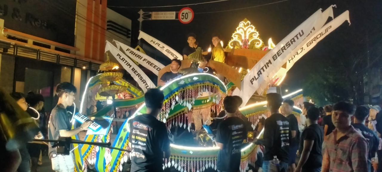 Caption: Sinergi Platim Bersatu dan Toko Emas Bintang Terang Hantarkan Plakaran Timur Memukau di Parade Combodug 2026" /foto ( Taufik Kabiro)