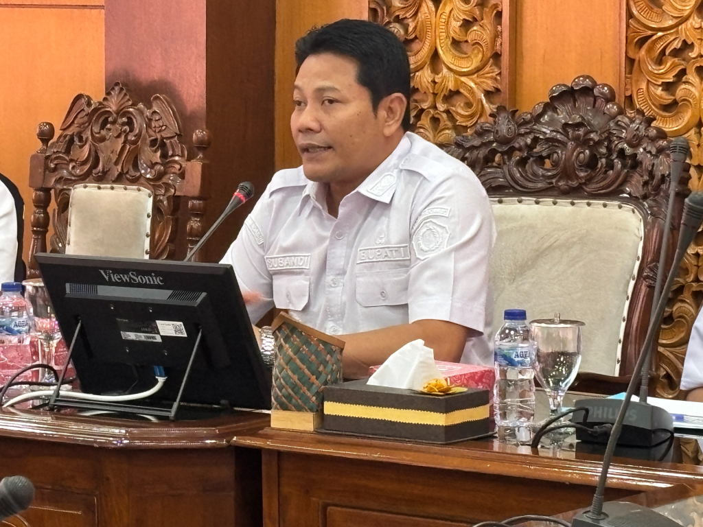 Bupati Subandi Gaspol Atasi Sampah, Ajak Semua Pihak 'Perang' Lawan Sampah